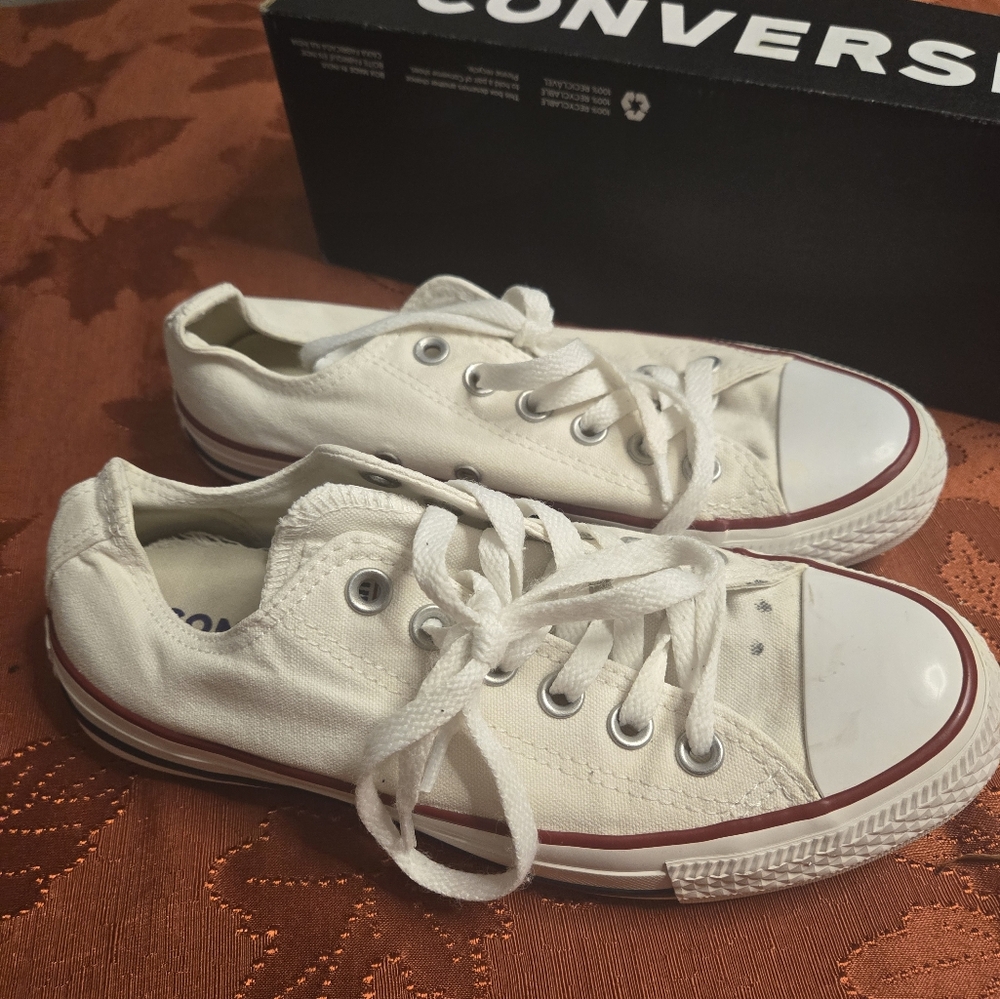 Convers  white size 7